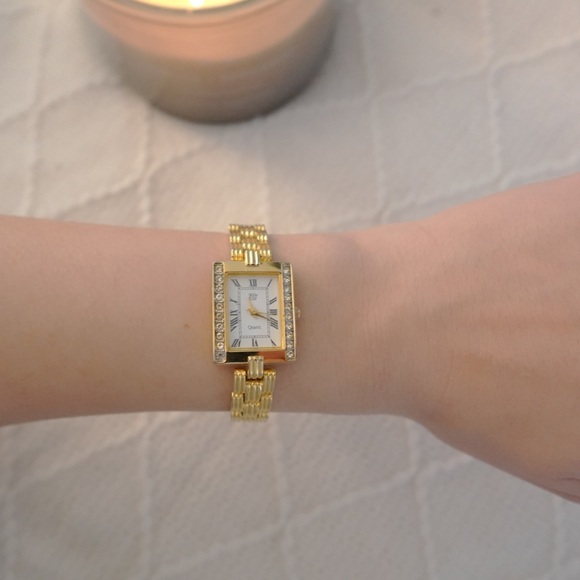 Vintage White Diamonds Elizabeth Taylor Timepiece - Picture 6 of 8